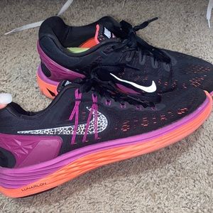 Nike womens Lunarlon tennis shoe